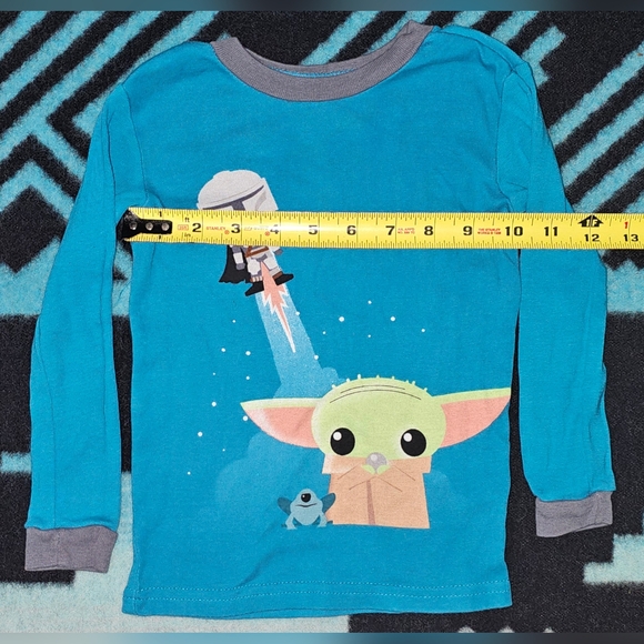 Star Wars Mandolorian Grogu Snug Fit Long Sleeve Pajama Top 5T - Picture 3 of 6